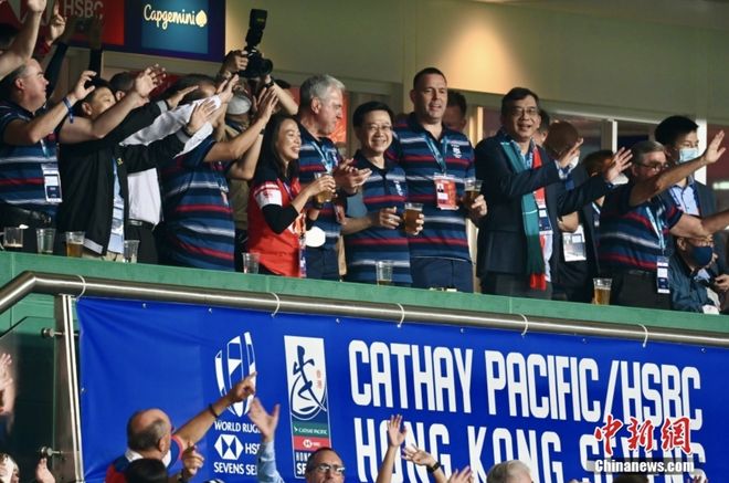 香港第五波疫情死亡人数多，奥密克戎传播性高疫苗接种率低是主因