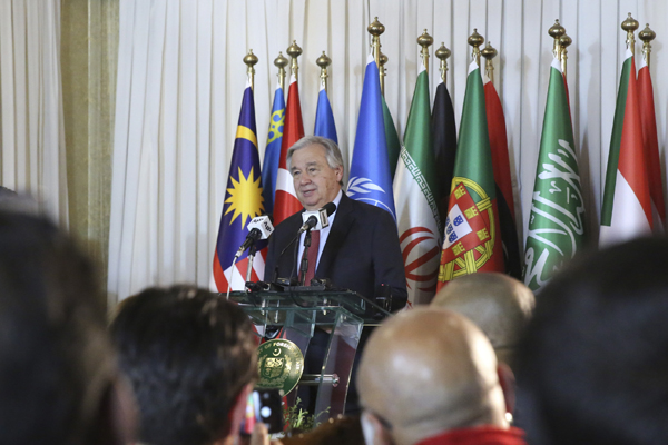 疫情暴发后中国采取有力措施，国际社会看好中国抗疫方案引领作用