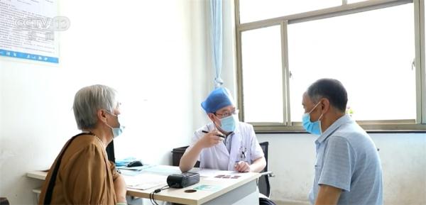 新冠疫情二次感染受关注，专家解答流行情况及预防建议