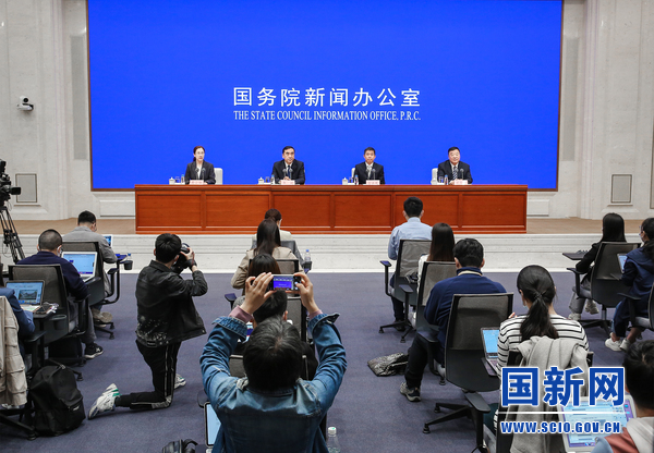 国务院新闻发布会详解当前疫情形势及防控相关问题