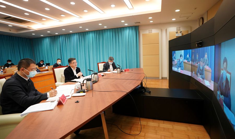 3月23日张庆伟主持会议研判怀化市疫情形势并部署防控工作