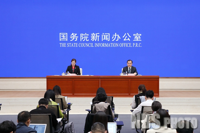 疫情冲击后首年经济恢复向好，前三季度GDP同比增长5.2%