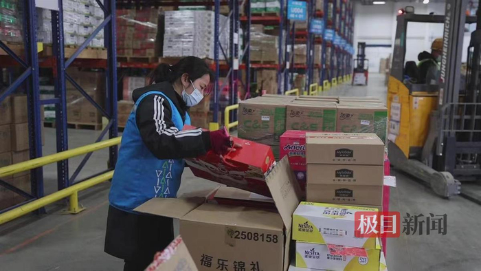 春节快递不打烊，线上下单半日达，年货一站购齐