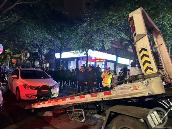 渝北区多部门联合整治!私家车占用消防通道成顽疾