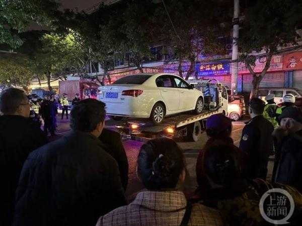 渝北区多部门联合整治!私家车占用消防通道成顽疾