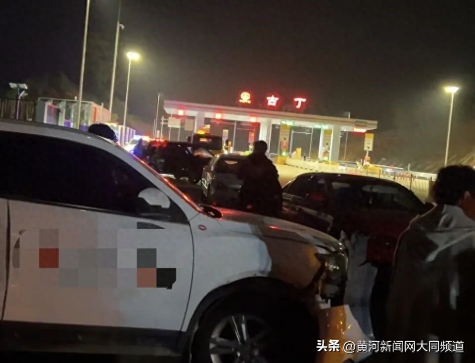 中阳信高速高州段突发20车连撞事故致3死，原因成谜