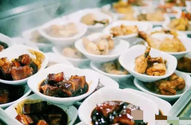 武汉高校食堂超赞!武大食堂菜品丰富成网红,学生餐食超多样