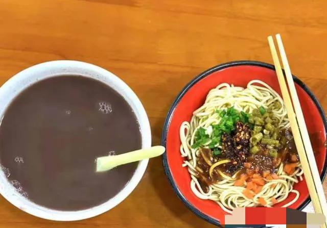 武汉高校食堂超赞!武大食堂菜品丰富成网红,学生餐食超多样