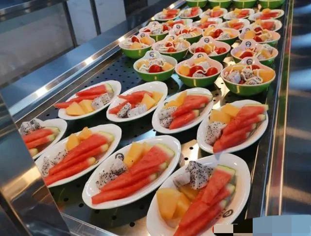 武汉高校食堂超赞!武大食堂菜品丰富成网红,学生餐食超多样