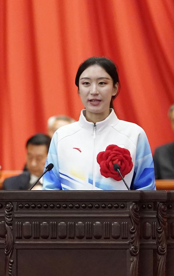 北京冬奥会志愿者受表彰!冯益为:不辜负青春,讲好中国故事