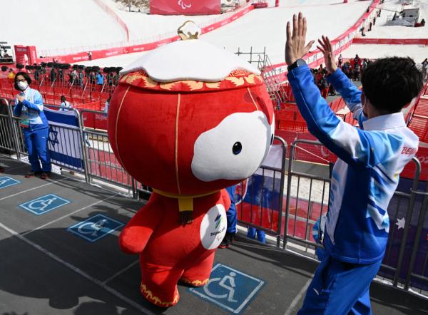 北京冬奥会志愿者受表彰!冯益为:不辜负青春,讲好中国故事