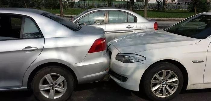 高速事故咋处理?这些要点要知道,关乎生命安全