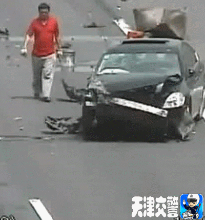 高速交通事故后果严重！牢记车靠边人撤离即报警保命