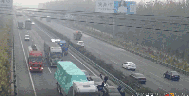 高速交通事故后果严重!牢记车靠边人撤离即报警保命