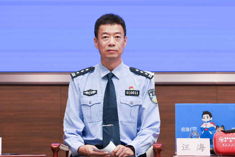 高速事故莫慌张！牢记车靠边、人撤离、即报警九个字