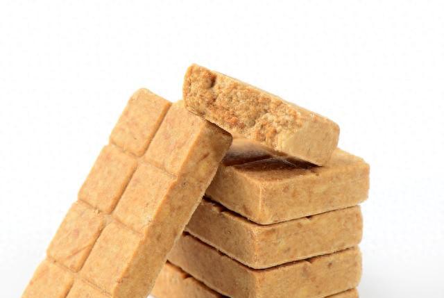 2026年家庭应急别只囤米面油，这些物资关键时刻能保命