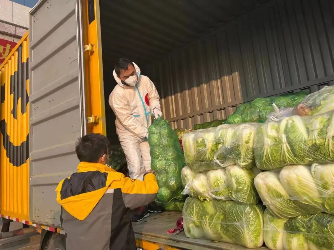 西安疫情防控形势严峻，邮政快递业全力参与抗疫保障民生