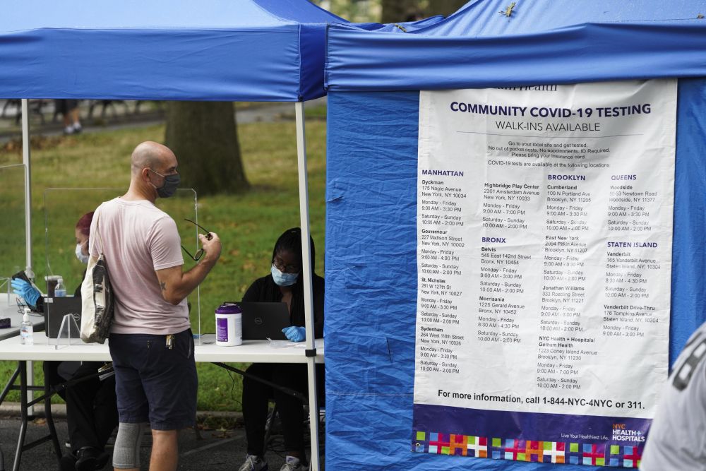 美国疫情近期变化:新增确诊下降、检测量上升,复课成挑战