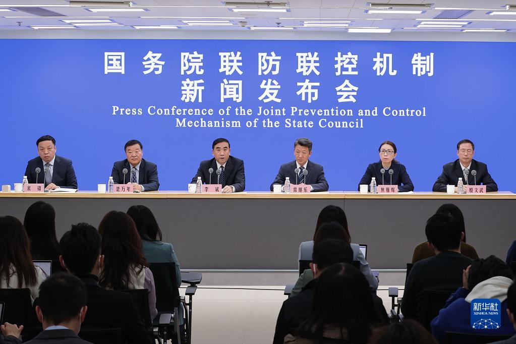 优化防控措施应对疫情冲击_中国抗疫人民至上生命至上实践_疫情期间