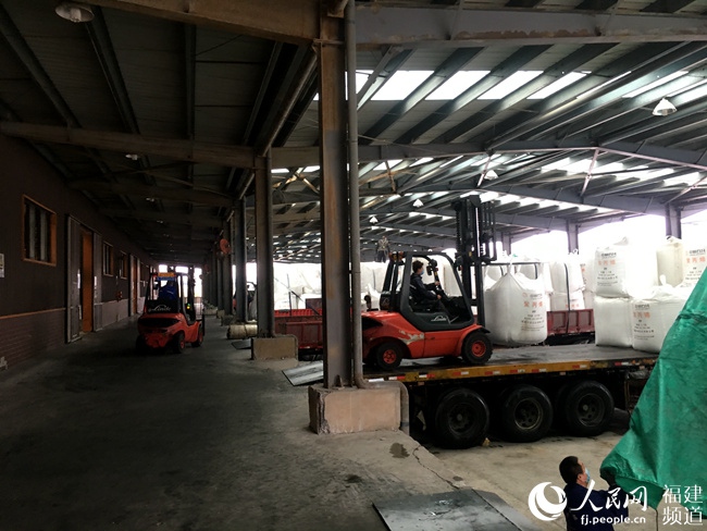 疫情下中景石化加班生产，保障医用口罩等物资原材料供应